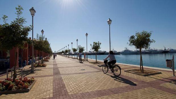 Seaside apartment in Flisvos marina Atenas Exterior foto